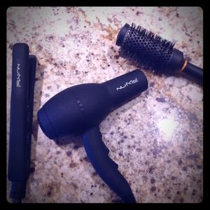 Nu Me Straightener and Blow-Dryer Set